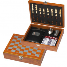 Spieleset mit flachmann, schach- und kartenspiel - Topgiving